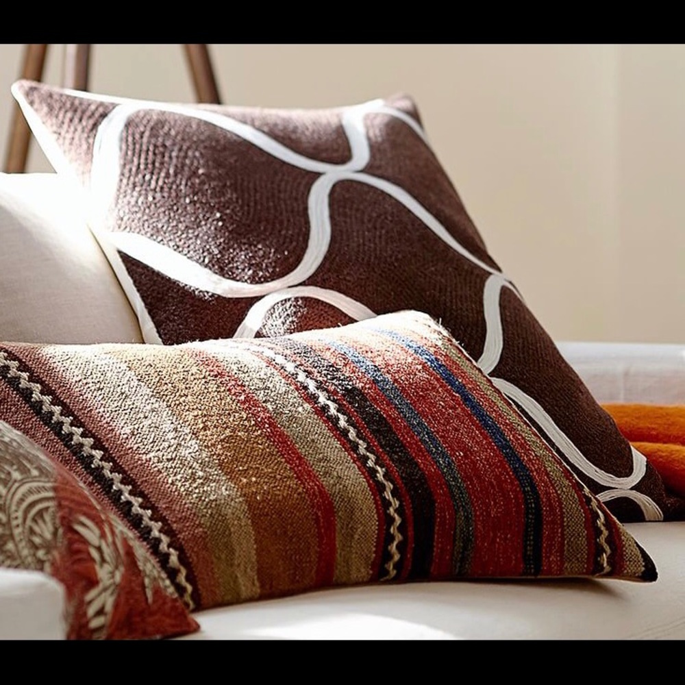 New Pottery Barn Ogee Crewel Embroidered Pillow Cover, 24”, Brown